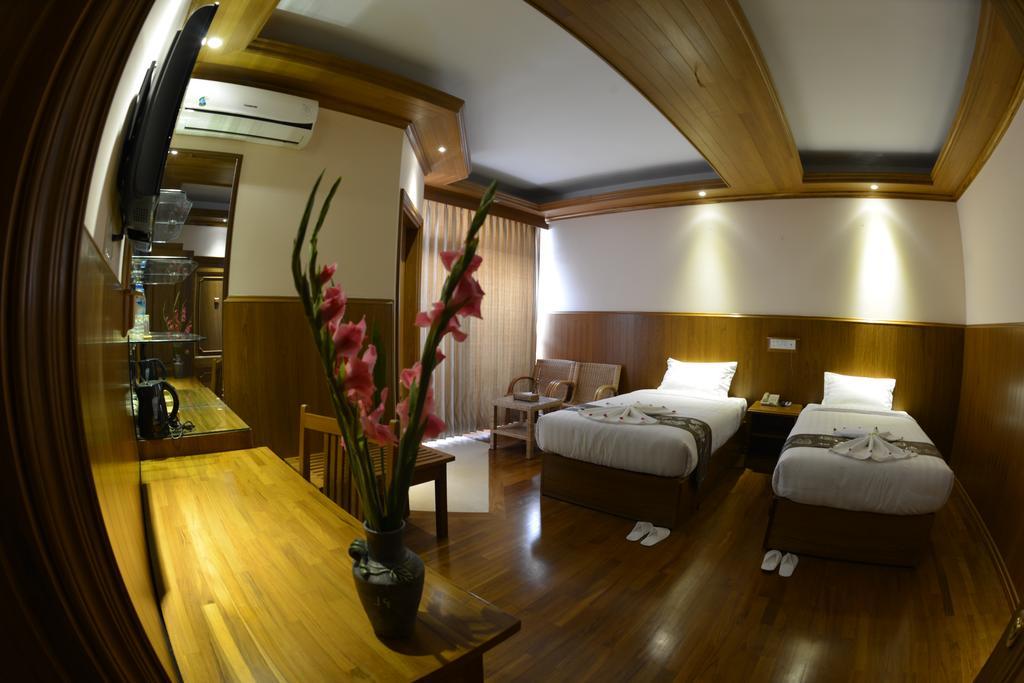 Hotel Sidney Yangon Esterno foto